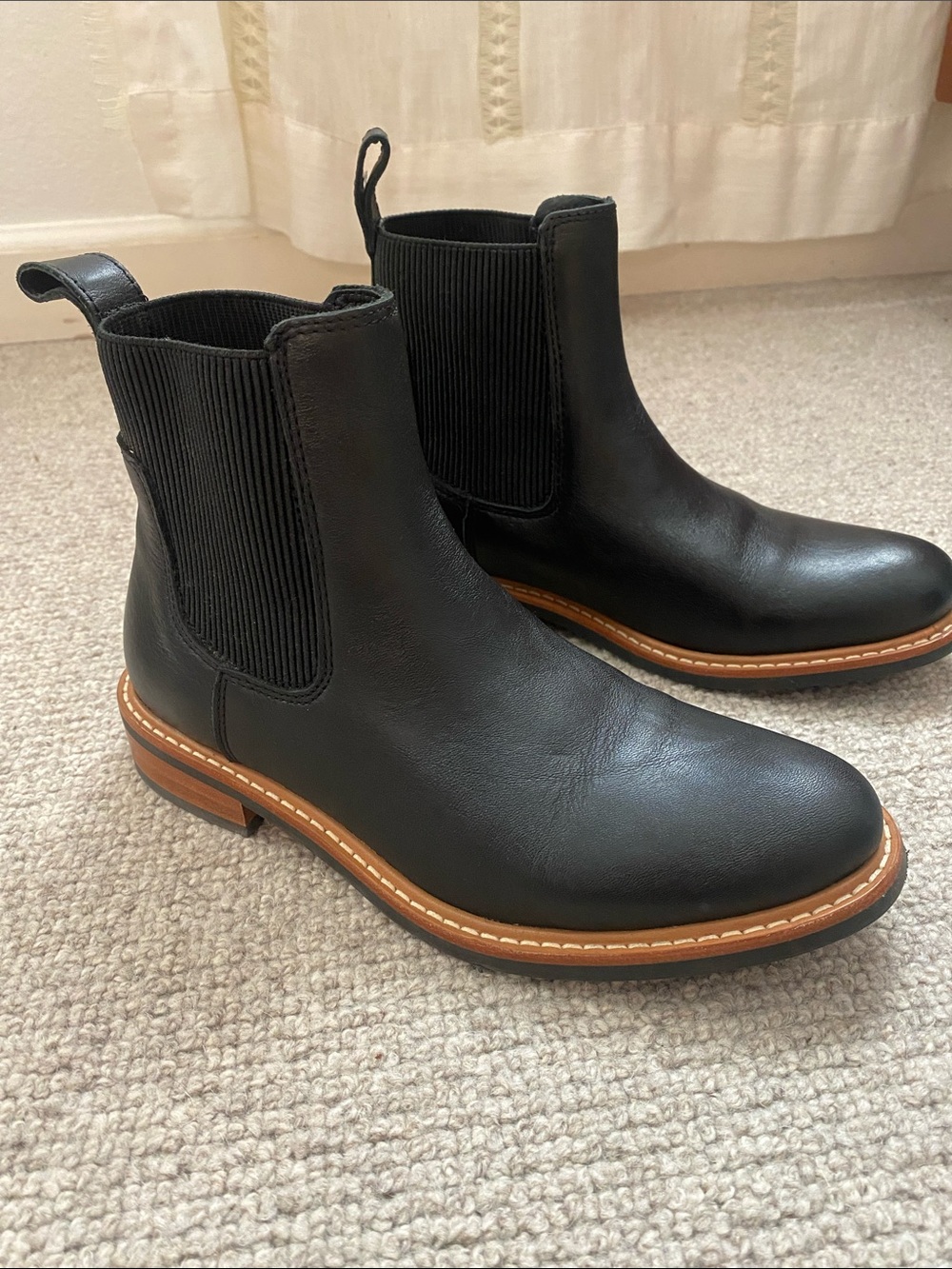 Nisolo Women’s Chelsea boots. Excellent condition.